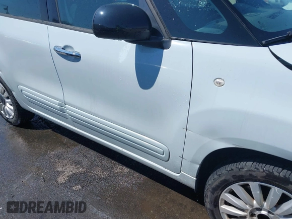 2015 FIAT 500L Easy with VIN ZFBCFABH8FZ031234, listed as a IAAI auction lot 41870102 with 86,267 mi miles and . Bid and sale history available at DreamBid. Image 18.