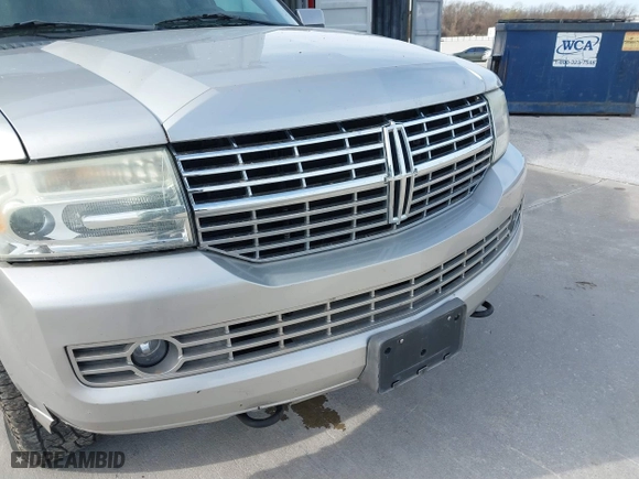 2007 Lincoln Navigator with VIN 5LMFU28537LJ23464, listed as a IAAI auction lot 41860443 with 309,788 mi miles. Bid and sale history available at carsss.com. Image 6.