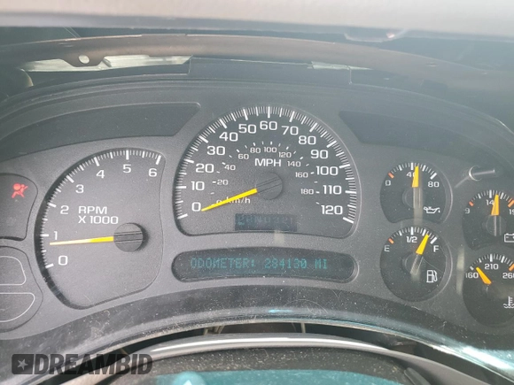 2005 Chevrolet Avalanche LT with VIN 3GNEC12Z05G182310, listed as a Copart auction lot 57424735 with 284,130 mi miles and Salvage title. Bid and sale history available at DreamBid. Image 9.