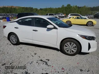 2025 Nissan Sentra S z VIN 3N1AB8BV2SY264239, wystawiony jako Copart lot #53514905 z przebiegiem 2431 mil mil oraz Szkody całkowita. Historia ofert i sprzedaży dostępna na DreamBid. Obrazek 4.