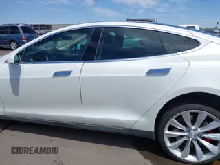 2014 Tesla Model S 60 z VIN 5YJSA1H13EFP33659, wystawiony jako IAAI lot #42101491 z przebiegiem 113 460 mil mil oraz . Historia ofert i sprzedaży dostępna na DreamBid. Obrazek 13.