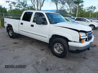 2006 Chevrolet Silverado 1500HD LT1 with VIN 1GCGK13U76F194674, listed as a IAAI auction lot 41941752 with 188,865 mi miles and . Bid and sale history available at DreamBid. Image 1.