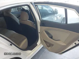 2015 Kia Optima LX z VIN KNAGM4A79F5528215, wystawiony jako IAAI lot #42317163 z przebiegiem 215 395 mil mil oraz . Historia ofert i sprzedaży dostępna na DreamBid. Obrazek 8.