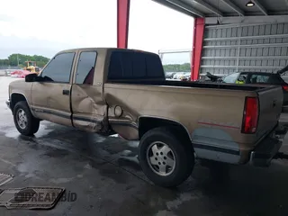 1995 GMC Sierra 1500 z VIN 2GTEK19K1S1535176, wystawiony jako IAAI lot #42243366 z przebiegiem 220 755 mil mil oraz . Historia ofert i sprzedaży dostępna na DreamBid. Obrazek 3.