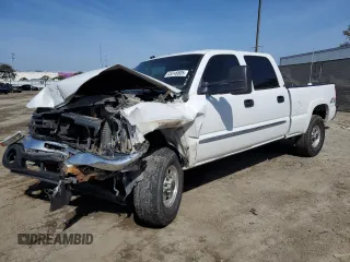 2005 GMC Sierra 1500HD SLE z VIN 1GTGK13UX5F827585, wystawiony jako Copart lot #45248805 z przebiegiem Nie podano mil oraz Szkoda całkowita • Salvage title. Historia ofert i sprzedaży dostępna na DreamBid. Obrazek 1.