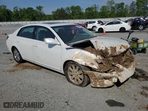 2007 Toyota Avalon XL z VIN 4T1BK36BX7U237820, wystawiony jako Copart lot #53845505 z przebiegiem 120 698 mil mil oraz Szkody całkowita. Historia ofert i sprzedaży dostępna na DreamBid. Obrazek 4.