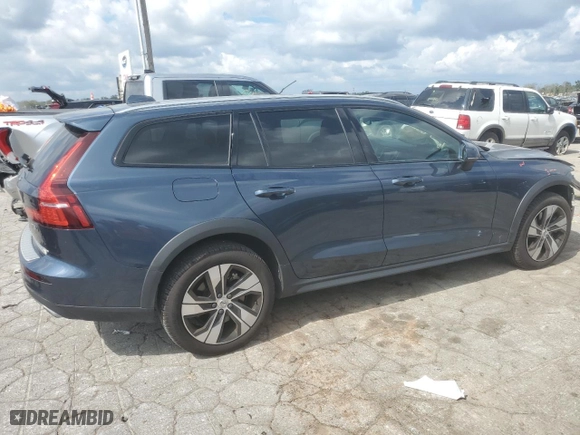 2022 Volvo V60 Cross Country with VIN YV4102WK6N2089607, listed as a Copart auction lot 73766844 with 25,046 mi miles and Salvage Title. Bid and sale history available at carsss.com. Image 3.