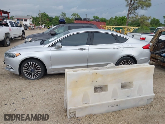 2017 Ford Fusion SE z VIN 3FA6P0HD5HR166433, wystawiony jako IAAI lot #42394998 z przebiegiem 121 333 mil mil oraz . Historia ofert i sprzedaży dostępna na DreamBid. Obrazek 14.