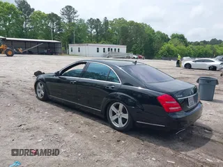 2012 Mercedes-Benz S 550 z VIN WDDNG7DB3CA429417, wystawiony jako IAAI lot #42125474 z przebiegiem Nie podano mil oraz . Historia ofert i sprzedaży dostępna na DreamBid. Obrazek 3.