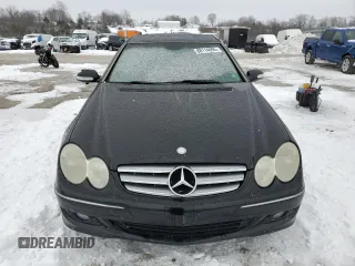 2008 Mercedes-Benz CLK 350 z VIN WDBTJ56H68F241279, wystawiony jako Copart lot #88114995 z przebiegiem 151 961 mil mil oraz Szkoda całkowita • Salvage title. Historia ofert i sprzedaży dostępna na DreamBid. Obrazek 5.
