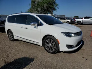 2017 Chrysler Pacifica Limited z VIN 2C4RC1GG5HR591807, wystawiony jako Copart lot #56651935 z przebiegiem 163 948 mil mil oraz Szkoda całkowita • Salvage title. Historia ofert i sprzedaży dostępna na DreamBid. Obrazek 4.