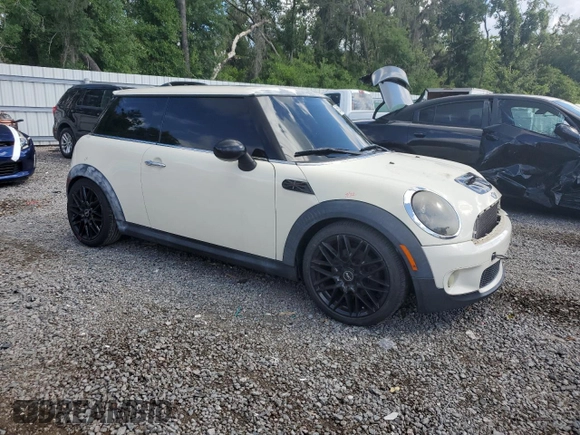 2010 MINI Hardtop S with VIN WMWMF7C5XATW89025, listed as a Copart auction lot 56106705 with 141,216 mi miles and Salvage title. Bid and sale history available at DreamBid. Image 4.