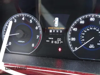 2013 Hyundai Equus Signature with VIN KMHGH4JH6DU063889, listed as a IAAI auction lot 40782294 with 81,631 mi miles and . Bid and sale history available at DreamBid. Image 7.