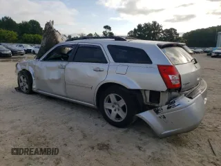 2005 Dodge Magnum SE z VIN 2D4FV48V75H154553, wystawiony jako Copart lot #71887724 z przebiegiem Nie podano mil oraz Szkoda całkowita • Salvage title. Historia ofert i sprzedaży dostępna na DreamBid. Obrazek 2.