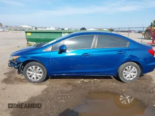 2012 Honda Civic LX z VIN 19XFB2F56CE075915, wystawiony jako IAAI lot #39982834 z przebiegiem 168 853 mil mil oraz . Historia ofert i sprzedaży dostępna na DreamBid. Obrazek 14.