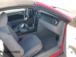 2008 Ford Mustang Deluxe with VIN 1ZVHT84NX85143404, listed as a IAAI auction lot 41977601 with 111,457 mi miles and . Bid and sale history available at carsss.com. Image 5.