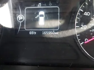 2017 Kia Sorento LX z VIN 5XYPGDA30HG315882, wystawiony jako IAAI lot #41801283 z przebiegiem 165 950 mil mil oraz . Historia ofert i sprzedaży dostępna na DreamBid. Obrazek 16.
