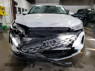 2024 Audi Q8 e-tron Premium Plus z VIN WA15AAGE9RB025792, wystawiony jako Copart lot #74004454 z przebiegiem 9 852 mil mil oraz Szkoda całkowita • Salvage title. Historia ofert i sprzedaży dostępna na DreamBid. Obrazek 5.