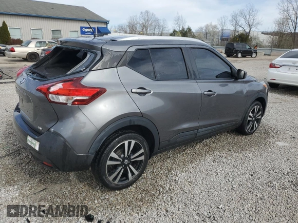 2019 Nissan Kicks SR z VIN 3N1CP5CU7KL547165, wystawiony jako Copart lot #49992975 z przebiegiem 98 357 mil mil oraz Nie do naprawy • Non repairable. Historia ofert i sprzedaży dostępna na DreamBid. Obrazek 3.