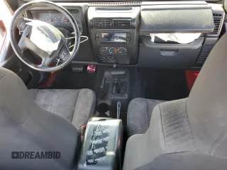 2003 Jeep Wrangler Sport z VIN 1J4FA49S33P302780, wystawiony jako Copart lot #60354805 z przebiegiem 201 679 mil mil oraz Szkoda całkowita • Salvage title. Historia ofert i sprzedaży dostępna na DreamBid. Obrazek 8.