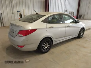 2016 Hyundai Accent SE z VIN KMHCT4AE8GU121220, wystawiony jako IAAI lot #42478517 z przebiegiem 133 491 mil mil oraz . Historia ofert i sprzedaży dostępna na DreamBid. Obrazek 4.