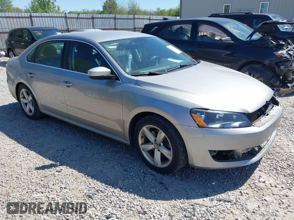 2012 Volkswagen Passat SE с VIN 1VWBP7A3XCC002571, выставлен на аукционе IAAI как лот 42138635 с пробегом 131 052 миль миль и . История ставок и продаж доступна на DreamBid. Изображение 1.