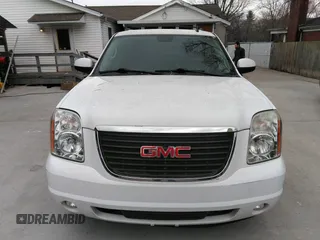 2013 GMC Yukon SLT with VIN 1GKS2CE09DR238626, listed as a IAAI auction lot 41758168 with 170,371 mi miles. Bid and sale history available at carsss.com. Image 12.