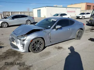 2018 Toyota 86 z VIN JF1ZNAA16J8701558, wystawiony jako Copart lot #44414635 z przebiegiem 74 728 mil mil oraz Szkoda całkowita • Salvage title. Historia ofert i sprzedaży dostępna na DreamBid. Obrazek 1.
