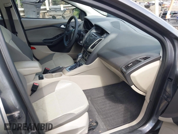 2012 Ford Focus SE z VIN 1FAHP3F22CL125941, wystawiony jako IAAI lot #42176898 z przebiegiem 157 940 mil mil oraz . Historia ofert i sprzedaży dostępna na DreamBid. Obrazek 5.