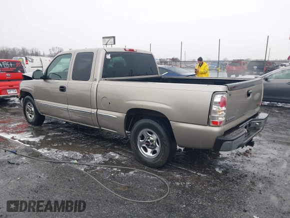 2000 GMC New Sierra 1500 SL with VIN 2GTEC19V9Y1313002, listed as a IAAI auction lot 41440458 with 367,281 mi miles. Bid and sale history available at carsss.com. Image 3.