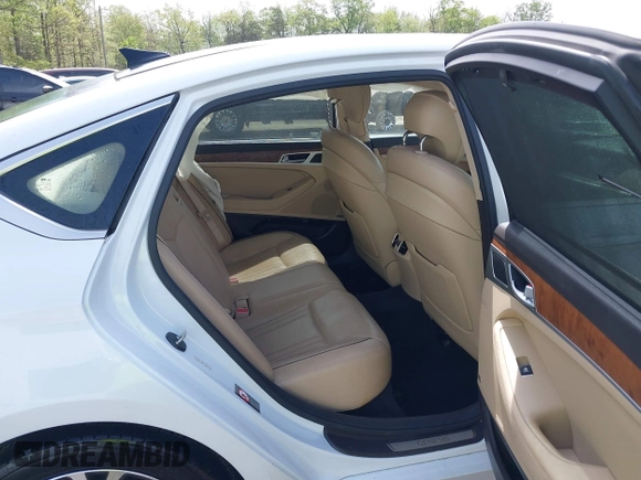 2015 Hyundai Genesis 3.8L with VIN KMHGN4JE0FU055255, listed as a IAAI auction lot 42123154 with 48,130 mi miles and . Bid and sale history available at DreamBid. Image 8.