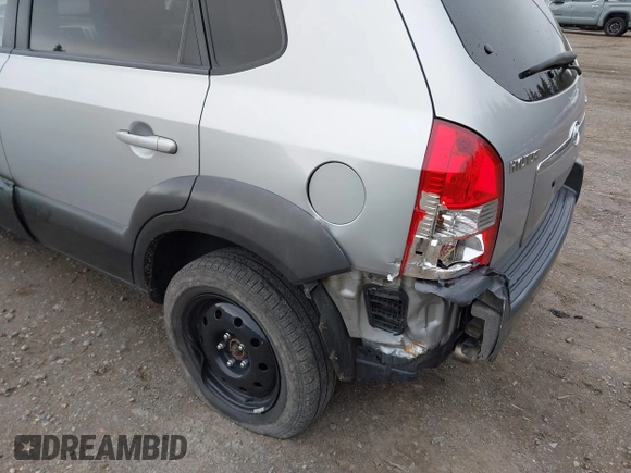 2008 Hyundai Tucson SE with VIN KM8JN72D68U762845, listed as a IAAI auction lot 41839903 with 188,546 mi miles. Bid and sale history available at carsss.com. Image 6.