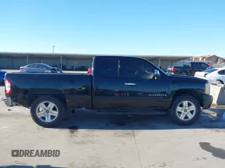 2007 Chevrolet Silverado 1500 LT w/2LT with VIN 2GCEC19J271675569, listed as a IAAI auction lot 41648141 with 293,825 mi miles. Bid and sale history available at carsss.com. Image 13.