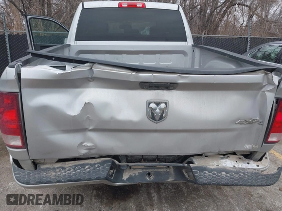 2015 Ram 1500 Express z VIN 1C6RR7FT8FS617657, wystawiony jako IAAI lot #41548188 z przebiegiem 144 050 mil mil oraz . Historia ofert i sprzedaży dostępna na DreamBid. Obrazek 6.
