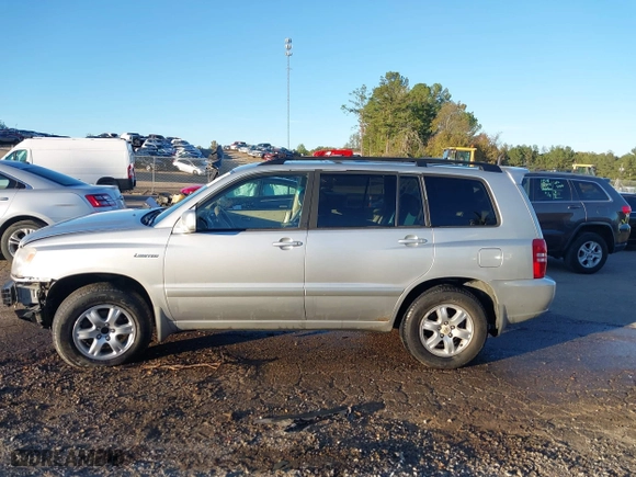 2003 Toyota Highlander with VIN JTEHF21A730098206, listed as a IAAI auction lot 40912312 with 301,948 mi miles. Bid and sale history available at carsss.com. Image 15.