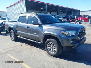 2017 Toyota Tacoma SR5 z VIN 5TFAZ5CN6HX026474, wystawiony jako IAAI lot #41582000 z przebiegiem 89 163 mil mil oraz . Historia ofert i sprzedaży dostępna na DreamBid. Obrazek 1.