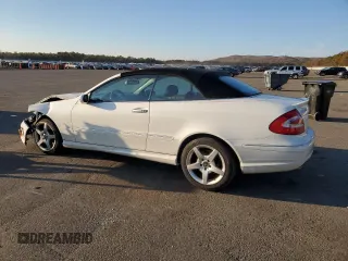 2005 Mercedes-Benz CLK 500 z VIN WDBTK75G75T049996, wystawiony jako Copart lot #47252015 z przebiegiem 141 969 mil mil oraz Szkoda całkowita • Salvage title. Historia ofert i sprzedaży dostępna na DreamBid. Obrazek 2.