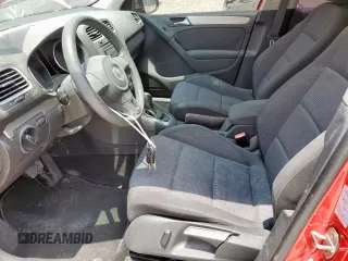 2013 Volkswagen Golf z VIN WVWDB7AJ5DW084122, wystawiony jako Copart lot #56863095 z przebiegiem 162 435 mil mil oraz Szkoda całkowita • Salvage title. Historia ofert i sprzedaży dostępna na DreamBid. Obrazek 7.