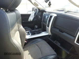 2010 Dodge 1500 SLT z VIN 1D7RV1CT3AS260229, wystawiony jako IAAI lot #41629225 z przebiegiem 104 429 mil mil oraz . Historia ofert i sprzedaży dostępna na DreamBid. Obrazek 5.