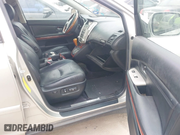 2007 Lexus RX 350 with VIN JTJGK31U270006689, listed as a IAAI auction lot 41638323 with 210,381 mi miles. Bid and sale history available at carsss.com. Image 5.
