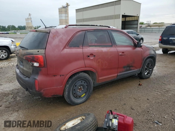 2014 Kia Sorento LX z VIN 5XYKT4A68EG435599, wystawiony jako Copart lot #58269715 z przebiegiem Nie podano mil oraz Czysty tytuł • Clean title. Historia ofert i sprzedaży dostępna na DreamBid. Obrazek 3.