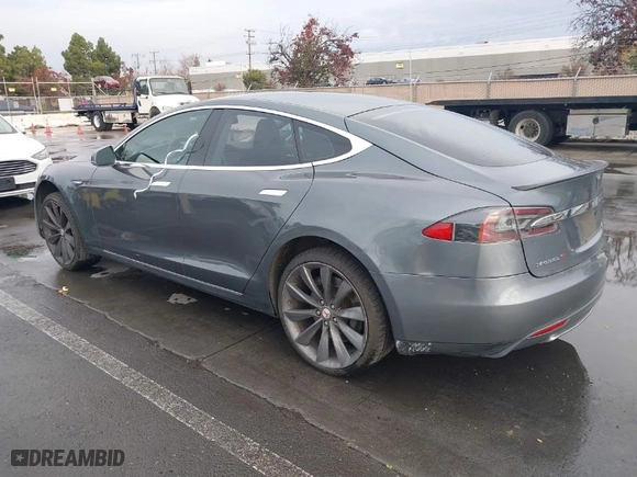 2013 Tesla Model S with VIN 5YJSA1CG5DFP06411, listed as a IAAI auction lot 41079914 with 266,968 mi miles. Bid and sale history available at carsss.com. Image 3.