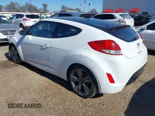 2016 Hyundai Veloster z VIN KMHTC6AD3GU267365, wystawiony jako IAAI lot #41469796 z przebiegiem 111 791 mil mil oraz . Historia ofert i sprzedaży dostępna na DreamBid. Obrazek 3.