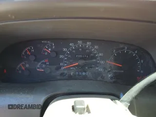 2000 Ford Excursion Limited z VIN 1FMNU42S2YED84910, wystawiony jako Copart lot #57272245 z przebiegiem 235 173 mil mil oraz Szkoda całkowita • Salvage title. Historia ofert i sprzedaży dostępna na DreamBid. Obrazek 9.