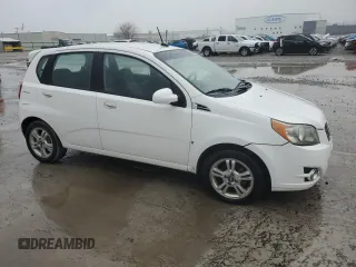 2009 Pontiac G3 z VIN KL2TD66E59B666511, wystawiony jako Copart lot #43268035 z przebiegiem 138 439 mil mil oraz Czysty tytuł • Clean title. Historia ofert i sprzedaży dostępna na DreamBid. Obrazek 4.