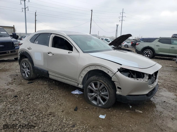 2022 Mazda CX-30 2.5 S Carbon Edition with VIN 3MVDMBCL7NM421482, listed as a Copart auction lot 44385335 with 28,110 mi miles and Salvage Title. Bid and sale history available at carsss.com. Image 4.