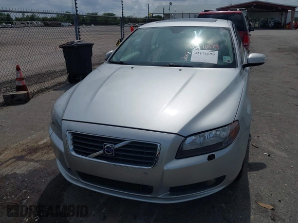 2007 Volvo S80 I6 with VIN YV1AS982871041161, listed as a IAAI auction lot 42171679 with 176,275 mi miles. Bid and sale history available at carsss.com. Image 6.