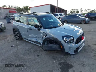 2024 MINI Countryman Cooper S with VIN WMZ53BR01R3R51959, listed as a IAAI auction lot 41187692 with 7,177 mi miles. Bid and sale history available at carsss.com. Image 1.