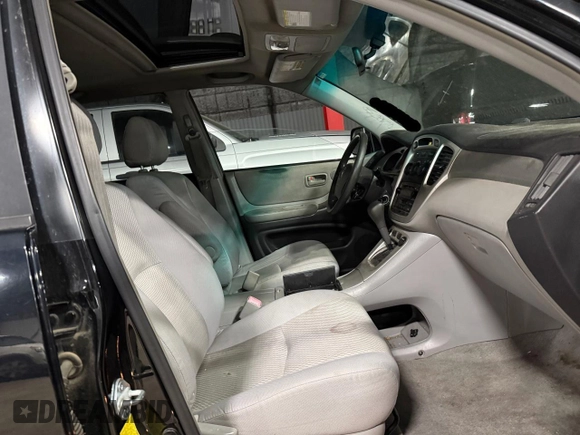 2006 Toyota Highlander z VIN JTEDW21A460008982, wystawiony jako Copart lot #56999715 z przebiegiem 203 508 mil mil oraz Czysty tytuł • Clean title. Historia ofert i sprzedaży dostępna na DreamBid. Obrazek 5.