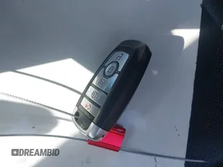 2020 Ford Escape SEL z VIN 1FMCU9H96LUB93983, wystawiony jako IAAI lot #42493510 z przebiegiem 56 675 mil mil oraz . Historia ofert i sprzedaży dostępna na DreamBid. Obrazek 11.